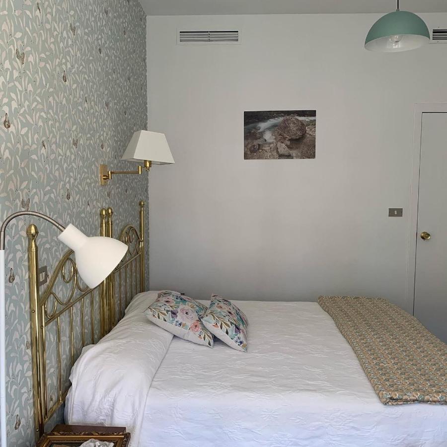 Hostal Pirineos バルバストロ エクステリア 写真