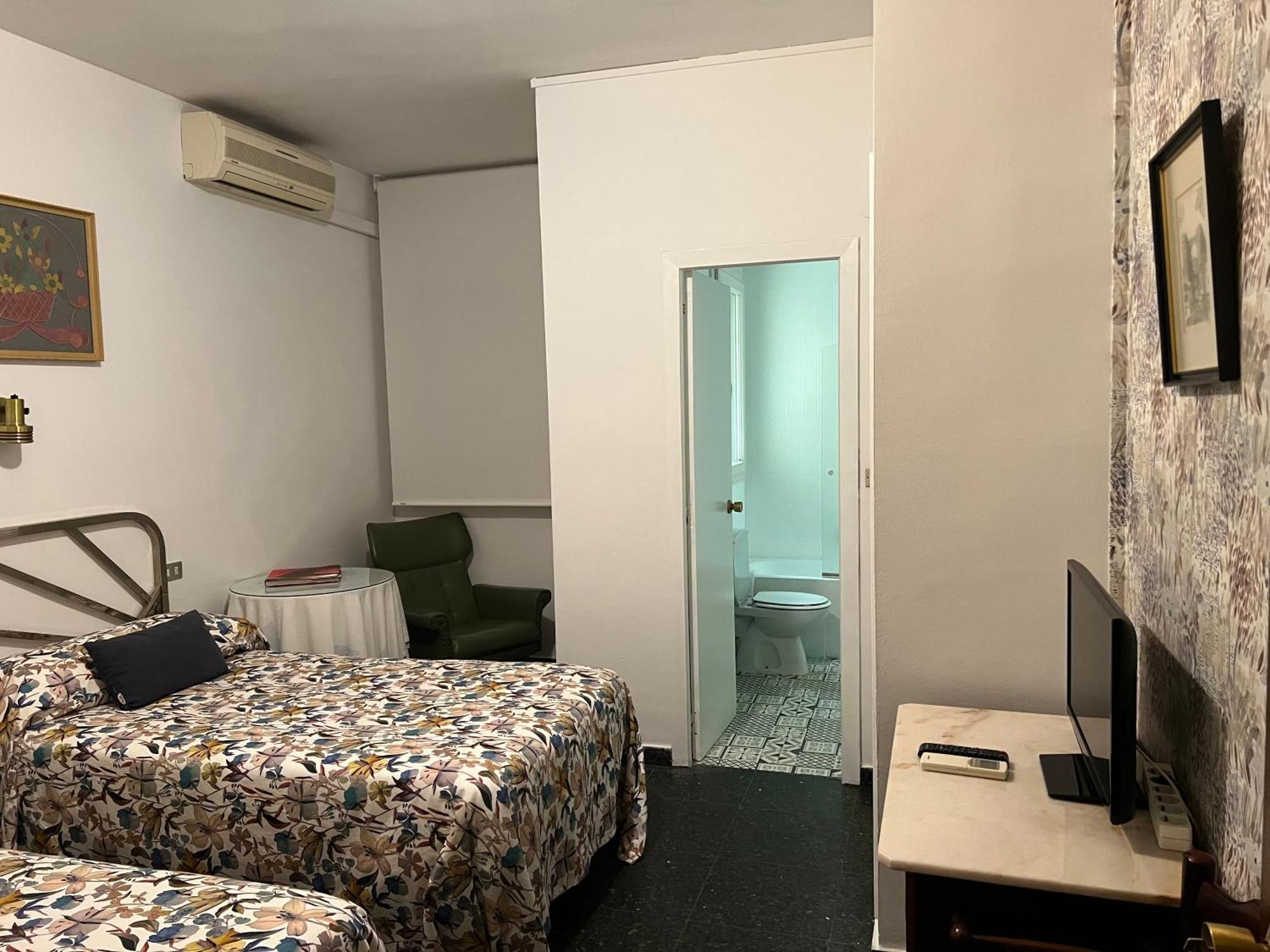 Hostal Pirineos バルバストロ エクステリア 写真