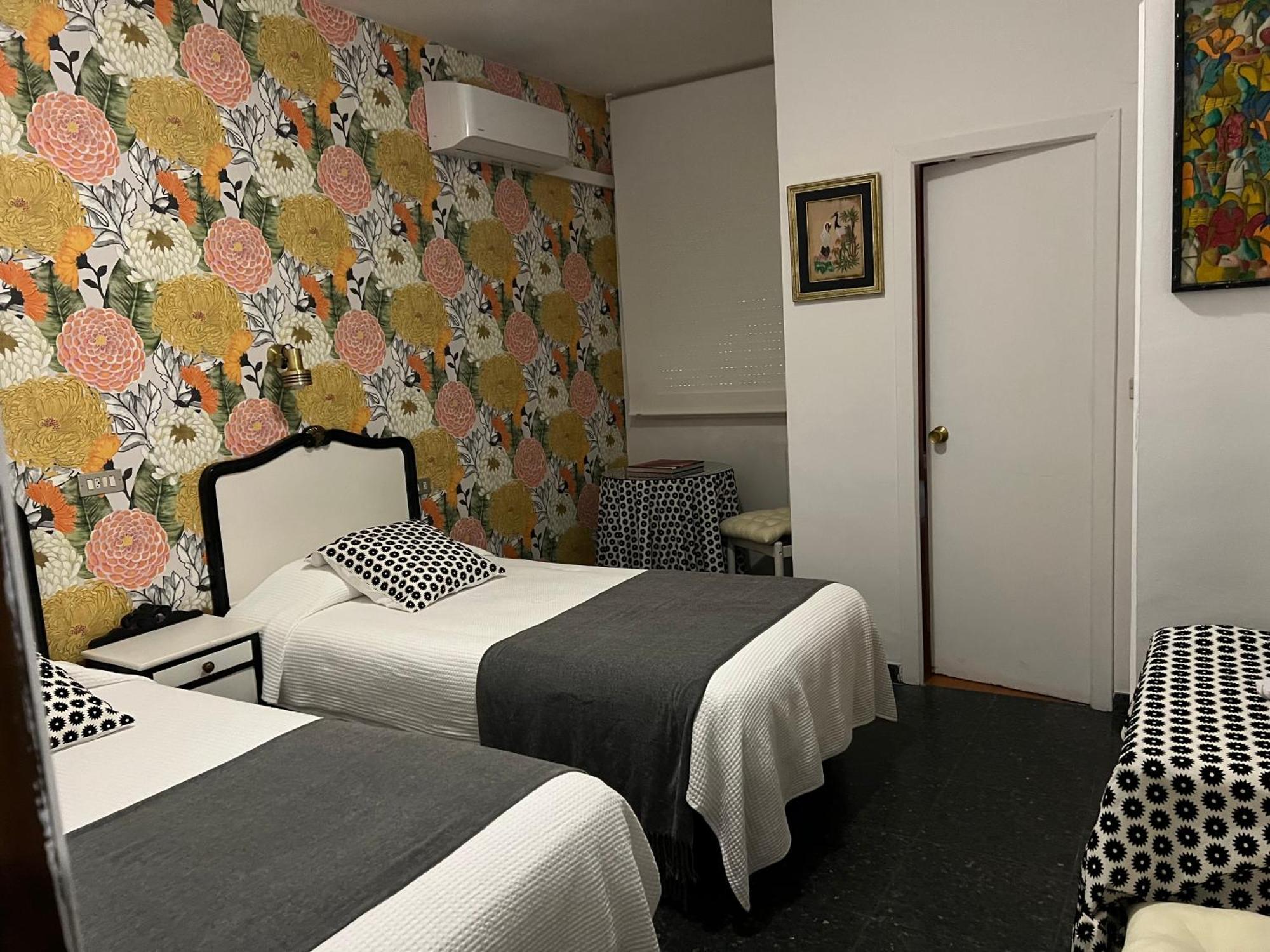 Hostal Pirineos バルバストロ エクステリア 写真
