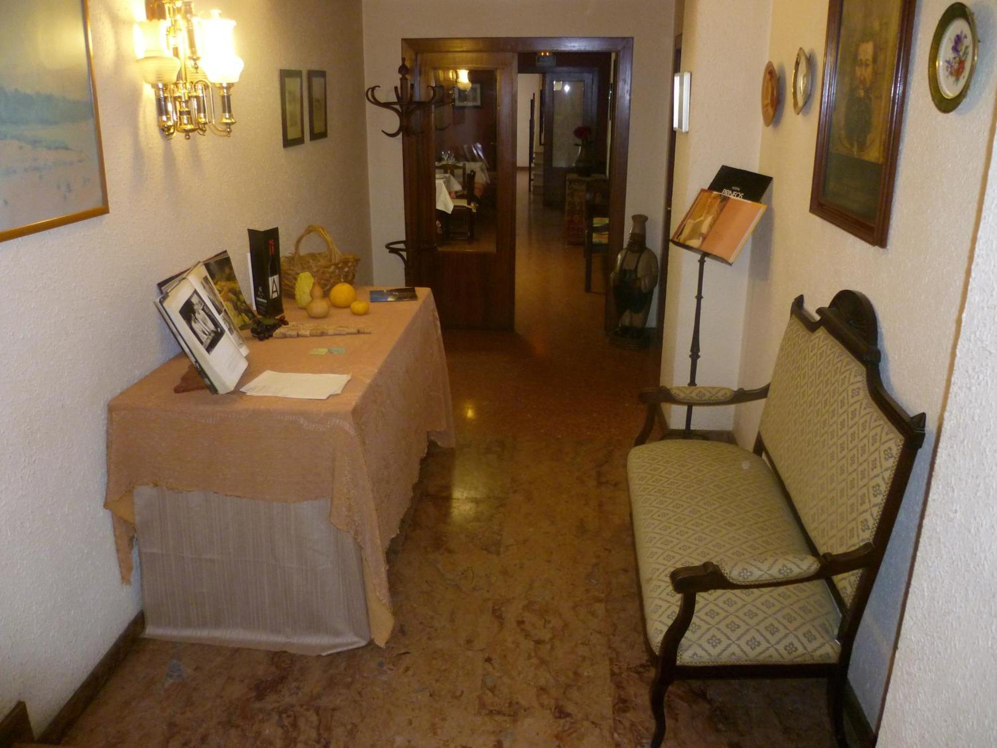 Hostal Pirineos バルバストロ エクステリア 写真