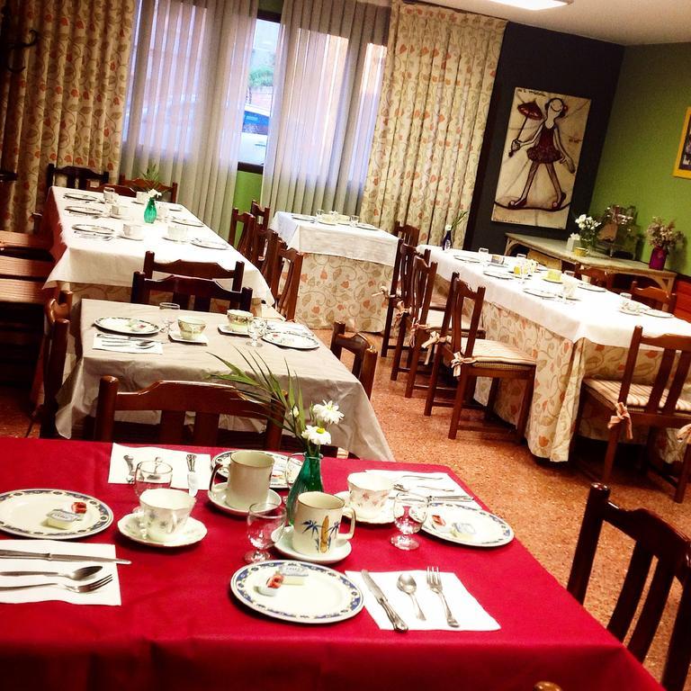Hostal Pirineos バルバストロ エクステリア 写真