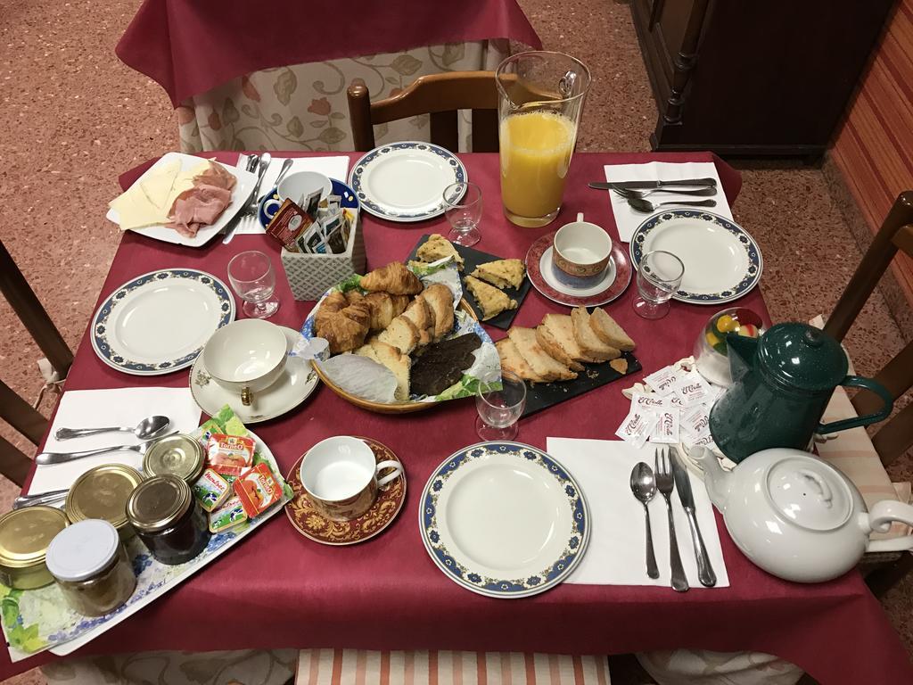 Hostal Pirineos バルバストロ エクステリア 写真