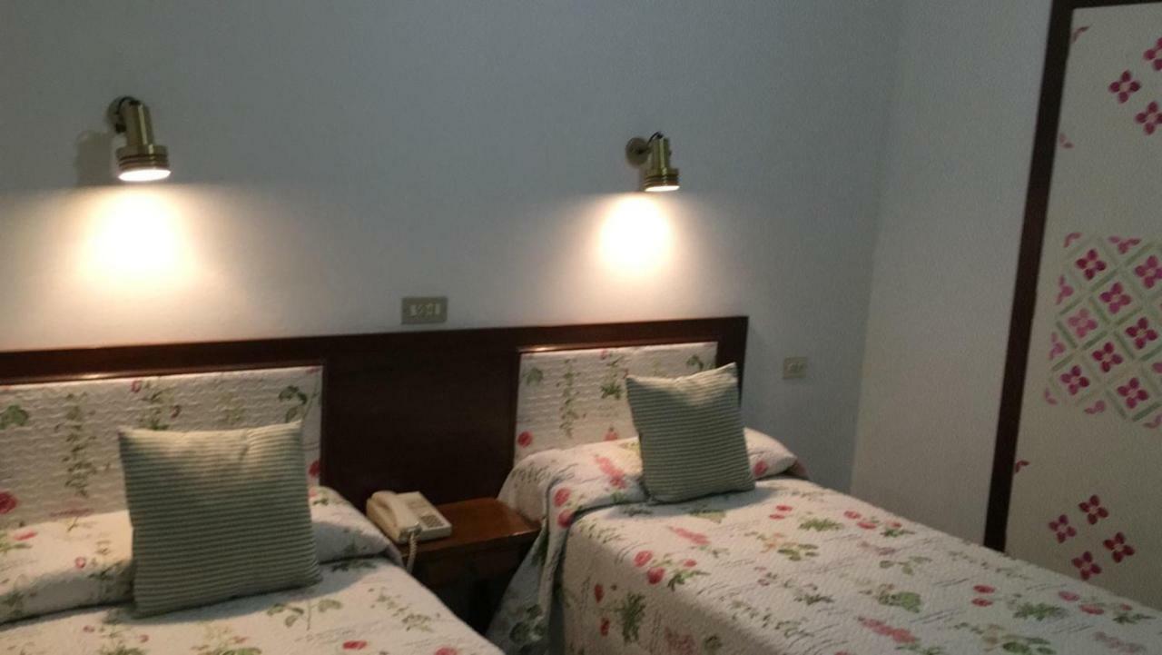 Hostal Pirineos バルバストロ エクステリア 写真