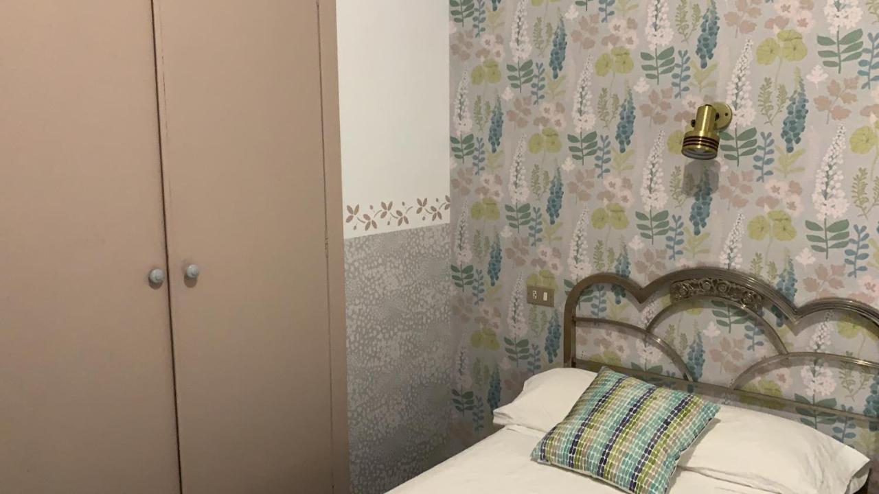 Hostal Pirineos バルバストロ エクステリア 写真