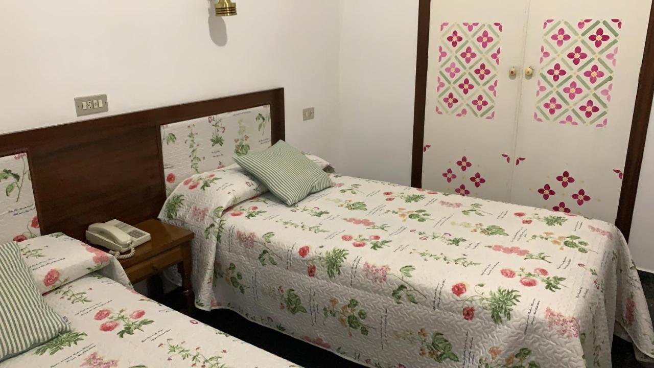 Hostal Pirineos バルバストロ エクステリア 写真